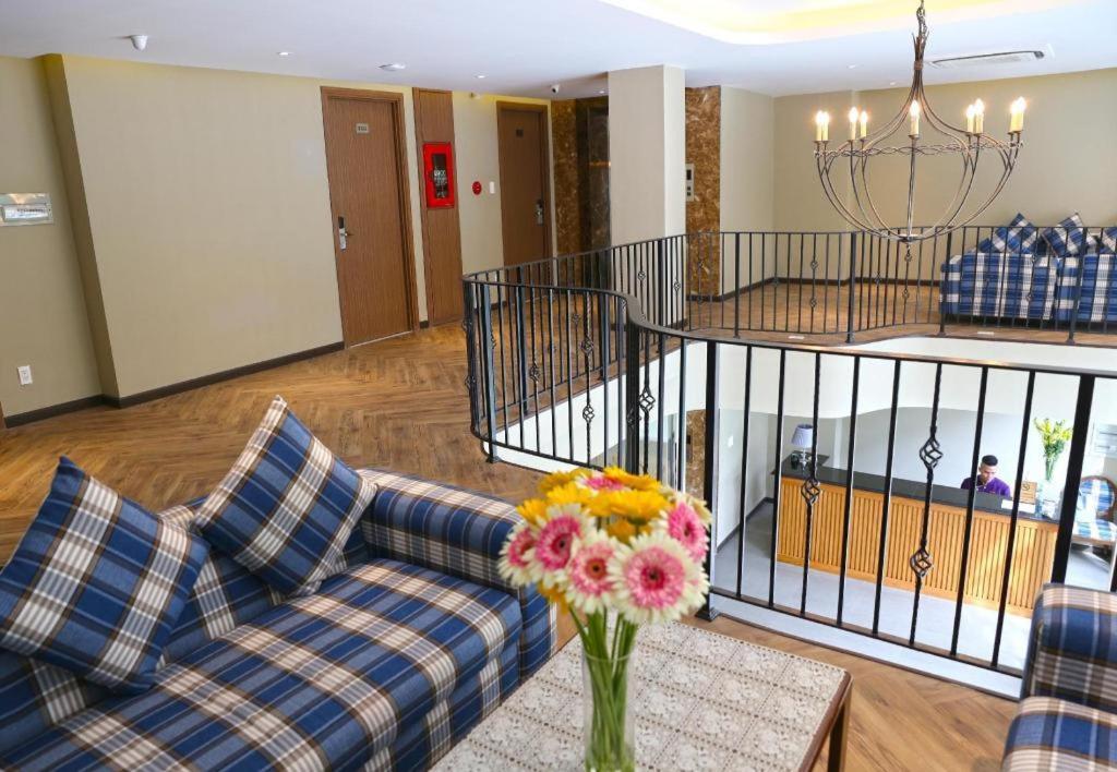 Bizu Royal Hotel Хошимин Экстерьер фото